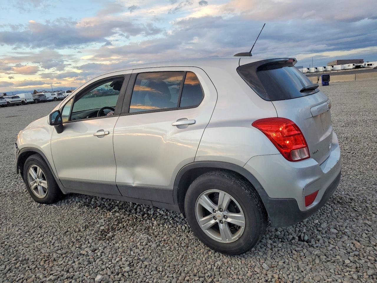 2020 Chev Trax Ls - zdjęcie 2