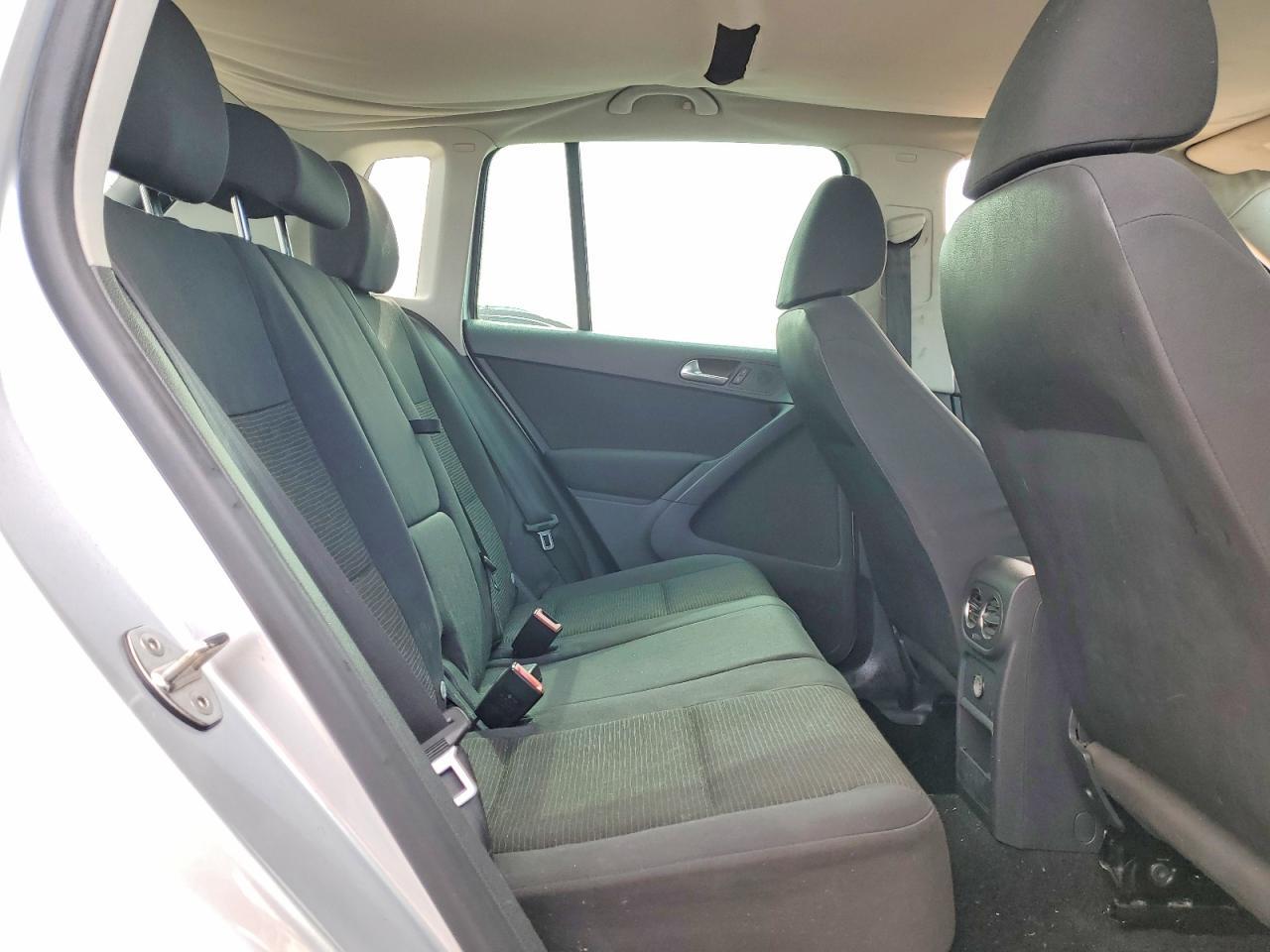 2014 Volkswagen Tiguan S - zdjęcie 11