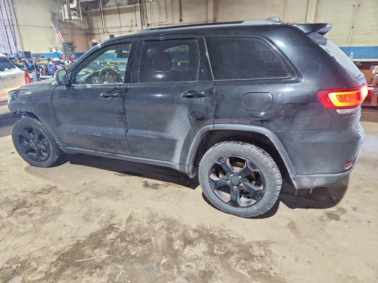 2018 Jeep Grand Cherokee Laredo - zdjęcie 2