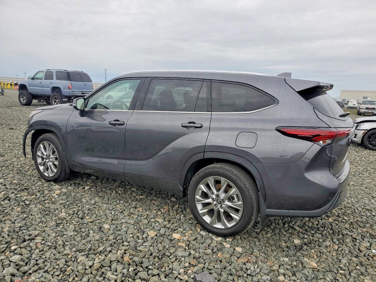 2025 Toyota Highlander Le - zdjęcie 2