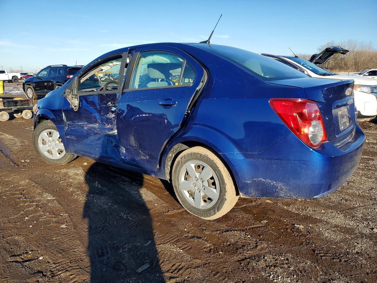 2013 Chevrolet Sonic Ls - zdjęcie 2