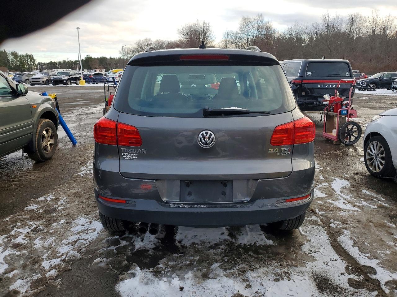 2015 Volkswagen Tiguan S - zdjęcie 6
