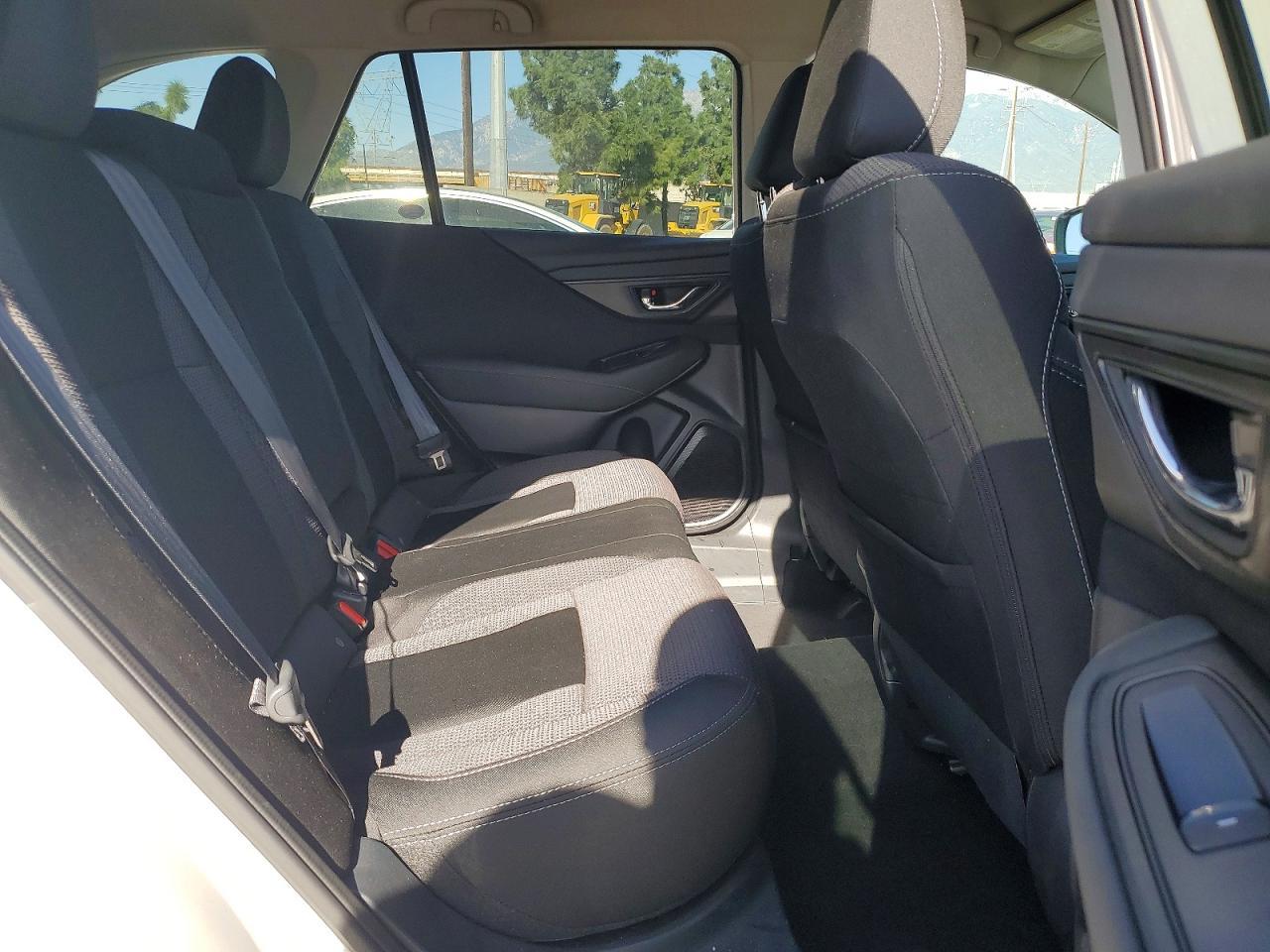 2025 Subaru Outback Premium - zdjęcie 11