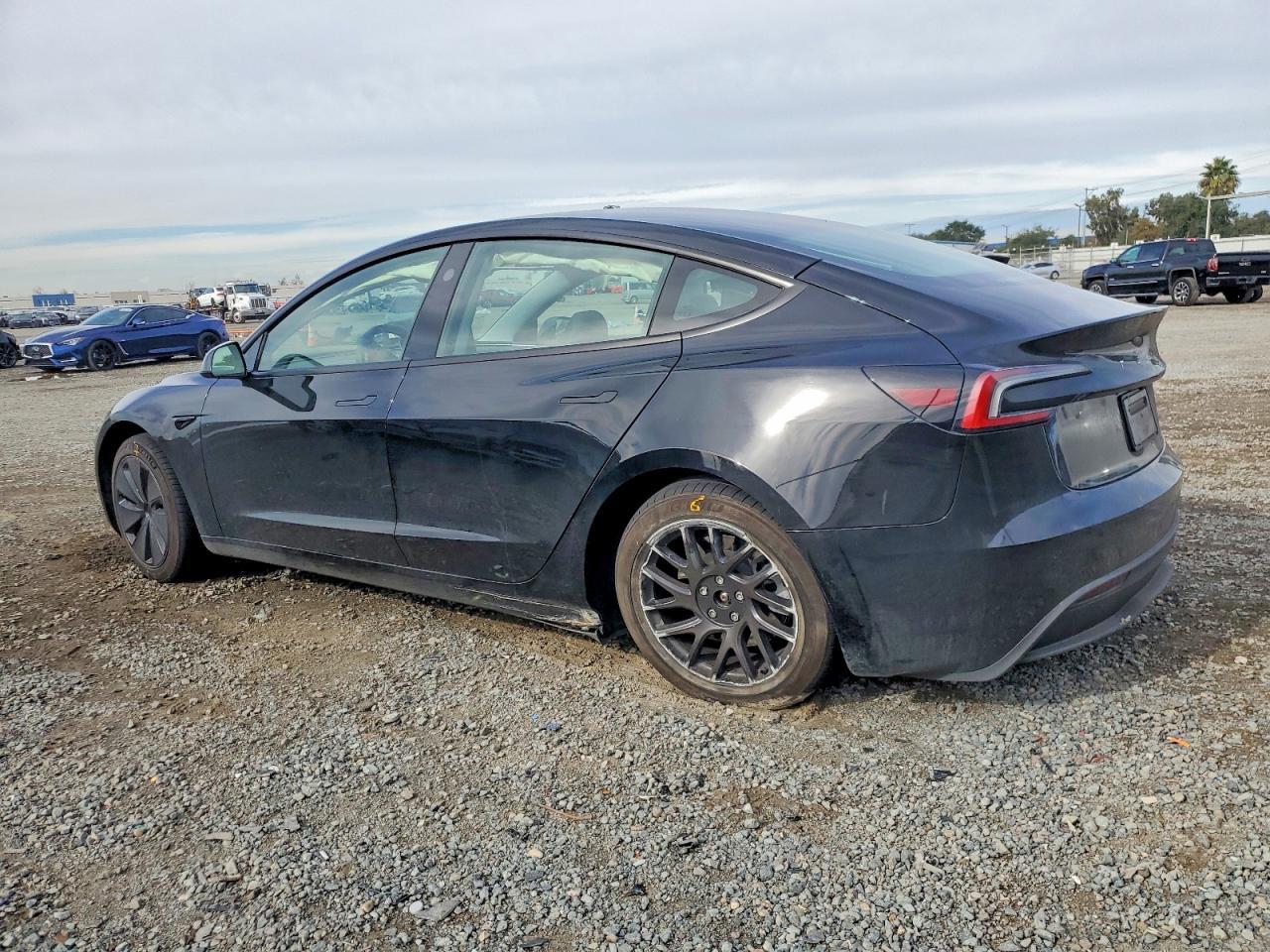 2025 Tesla Model 3 - zdjęcie 2