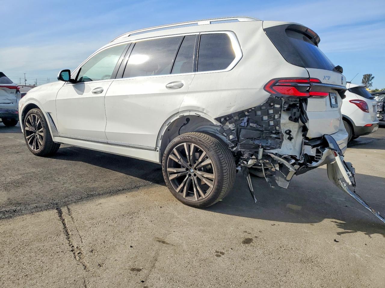 2026 BMW X7 xDrive40I - zdjęcie 2