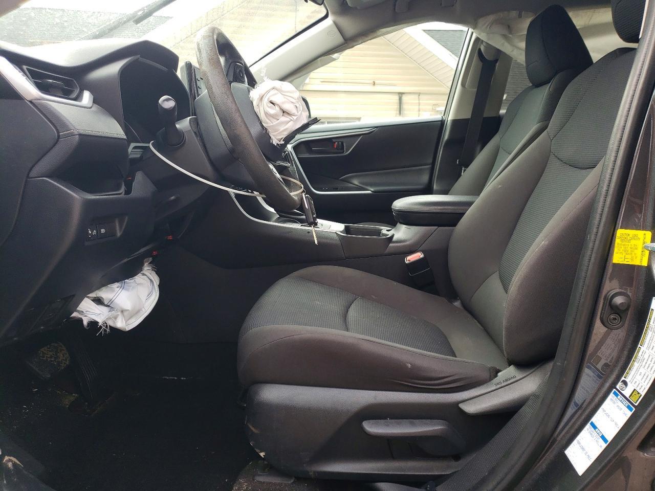 2020 Toyota Rav4 Le - zdjęcie 7