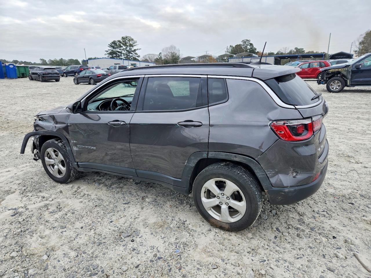 2019 Jeep Compass Latitude - zdjęcie 2