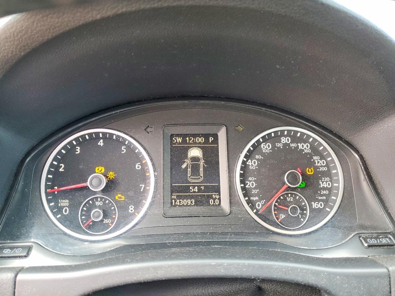 2014 Volkswagen Tiguan S - zdjęcie 9