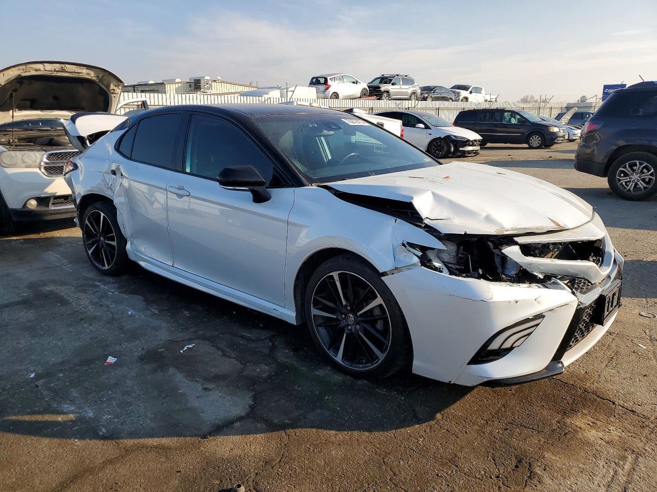 2019 Toyota Camry Xse - zdjęcie 4