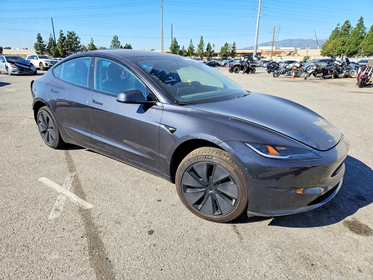 2025 Tesla Model 3 - zdjęcie 4