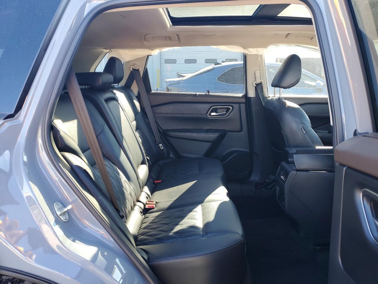 2023 Nissan Rogue Platinum - zdjęcie 11