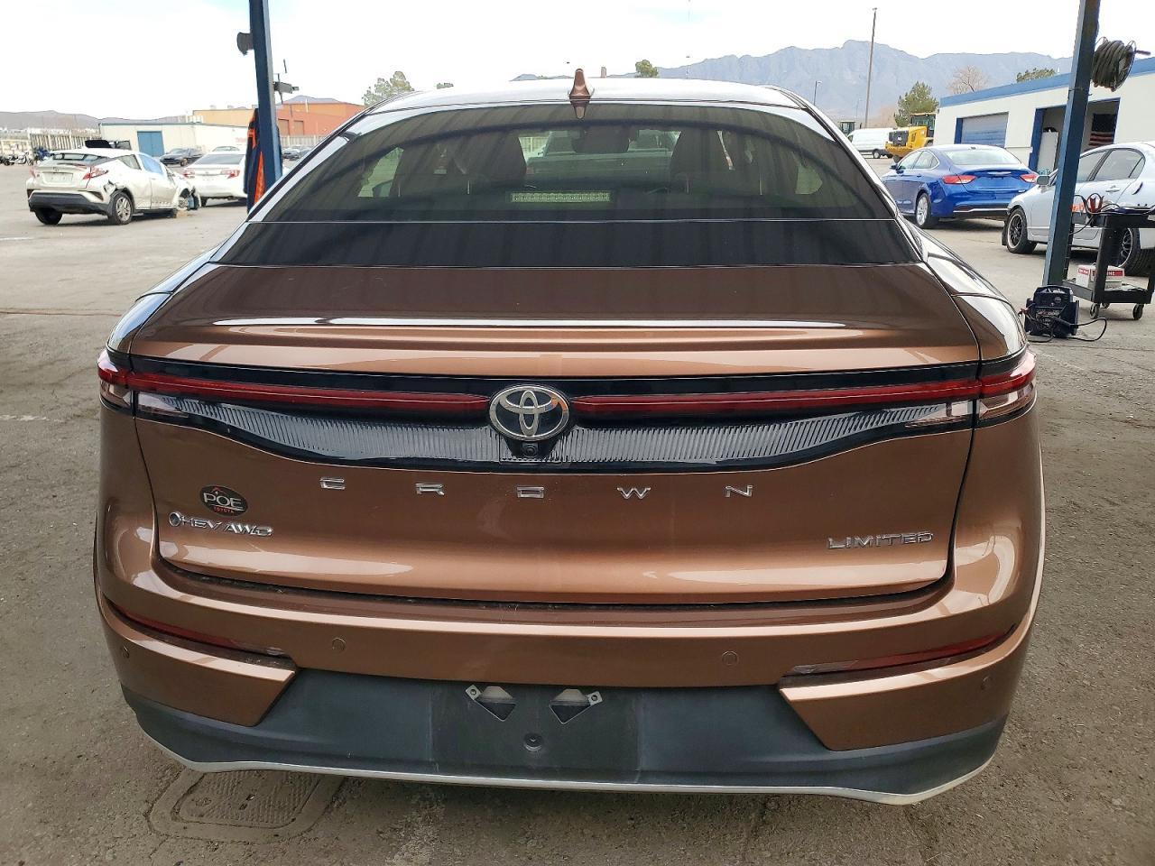 2025 Toyota Crown Xle - zdjęcie 6