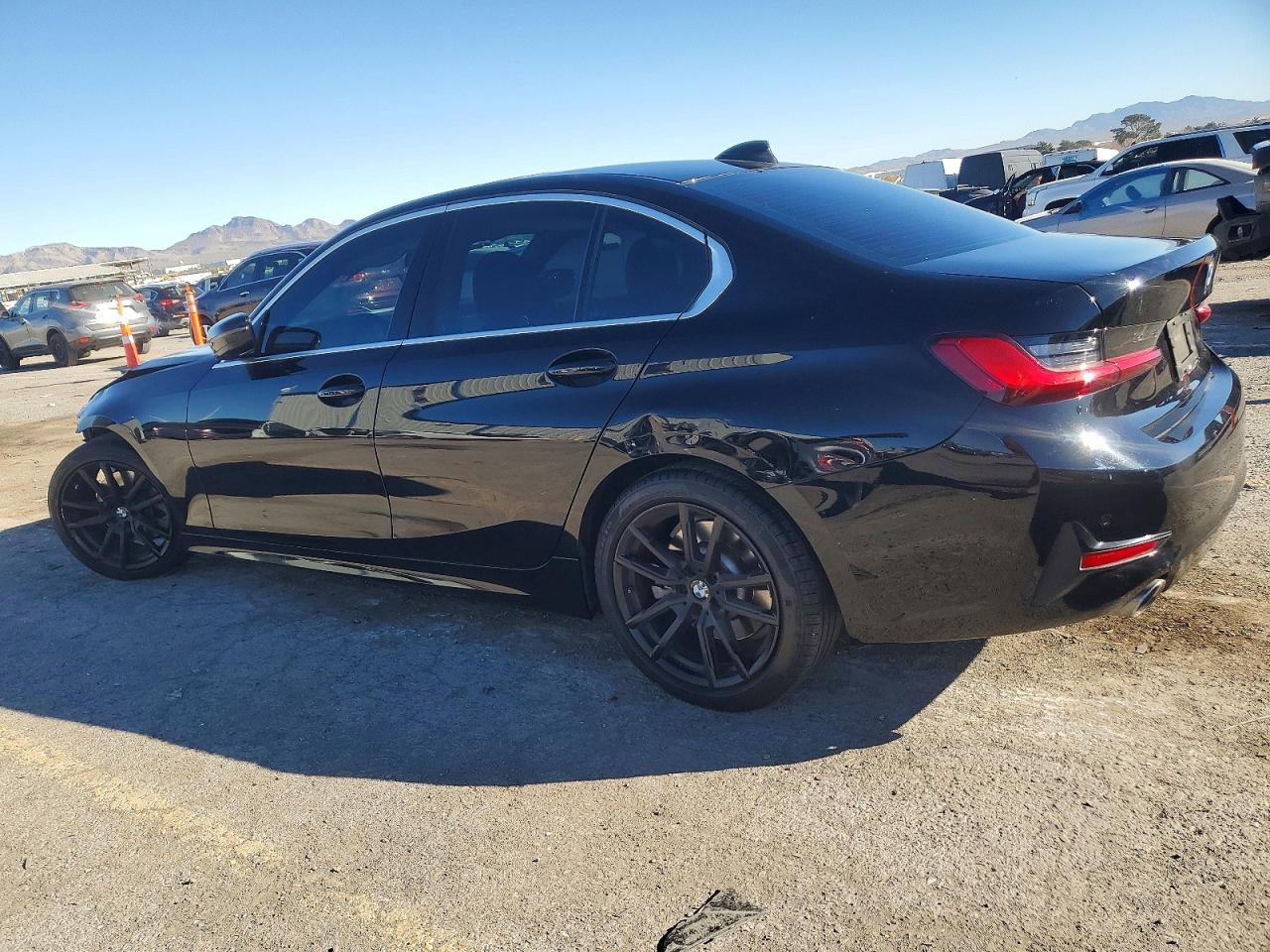 2019 BMW 330I - zdjęcie 2