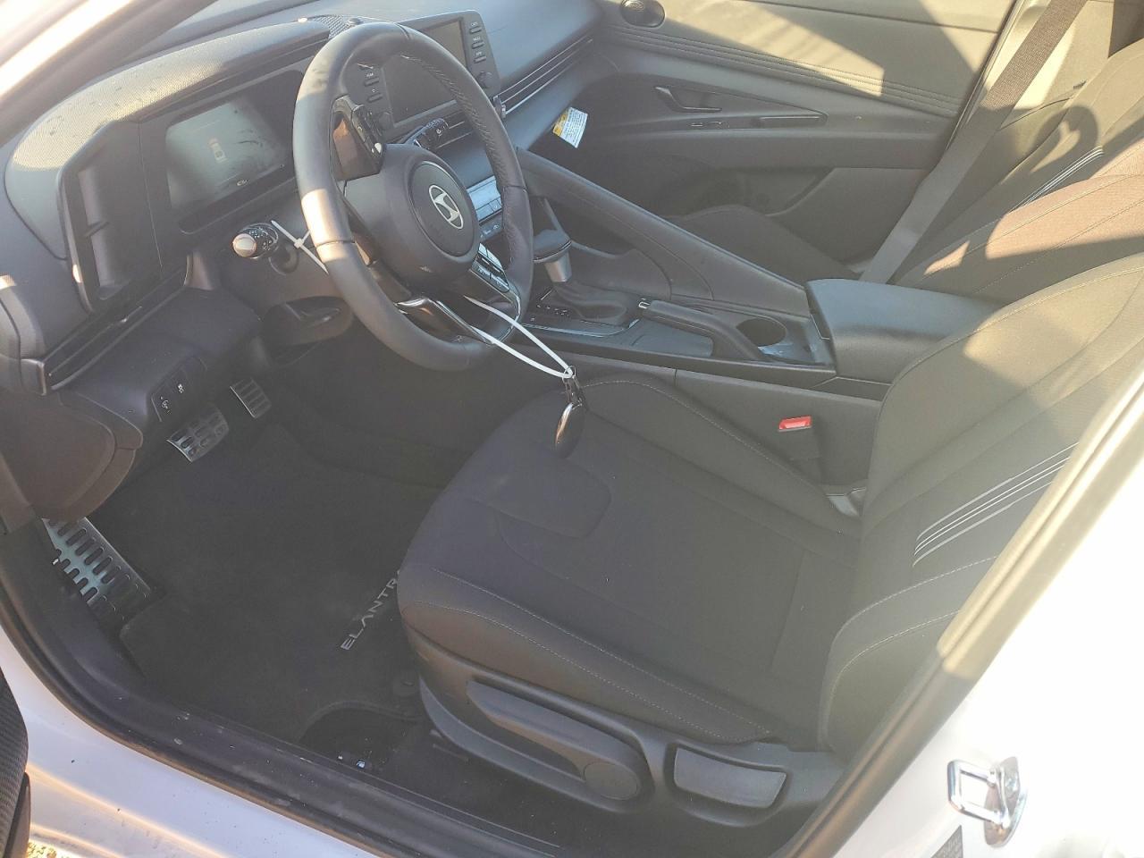 2025 Hyundai Elantra Sel Sport - zdjęcie 7