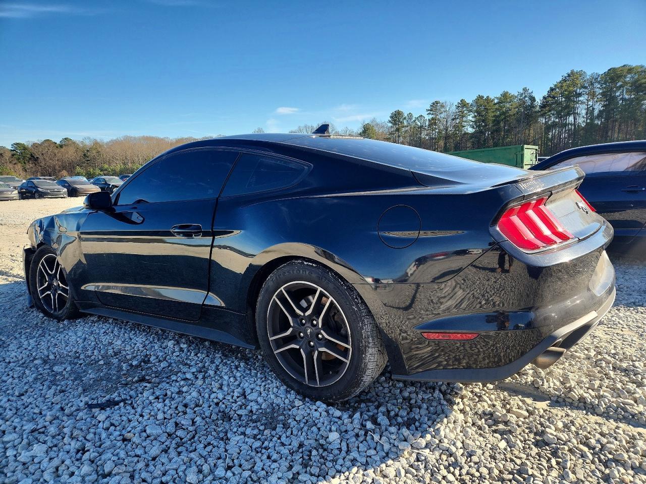 2020 Ford Mustang - zdjęcie 2