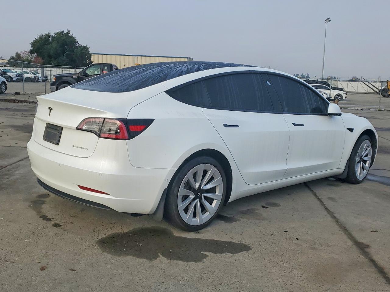 2022 Tesla Model 3 - zdjęcie 3