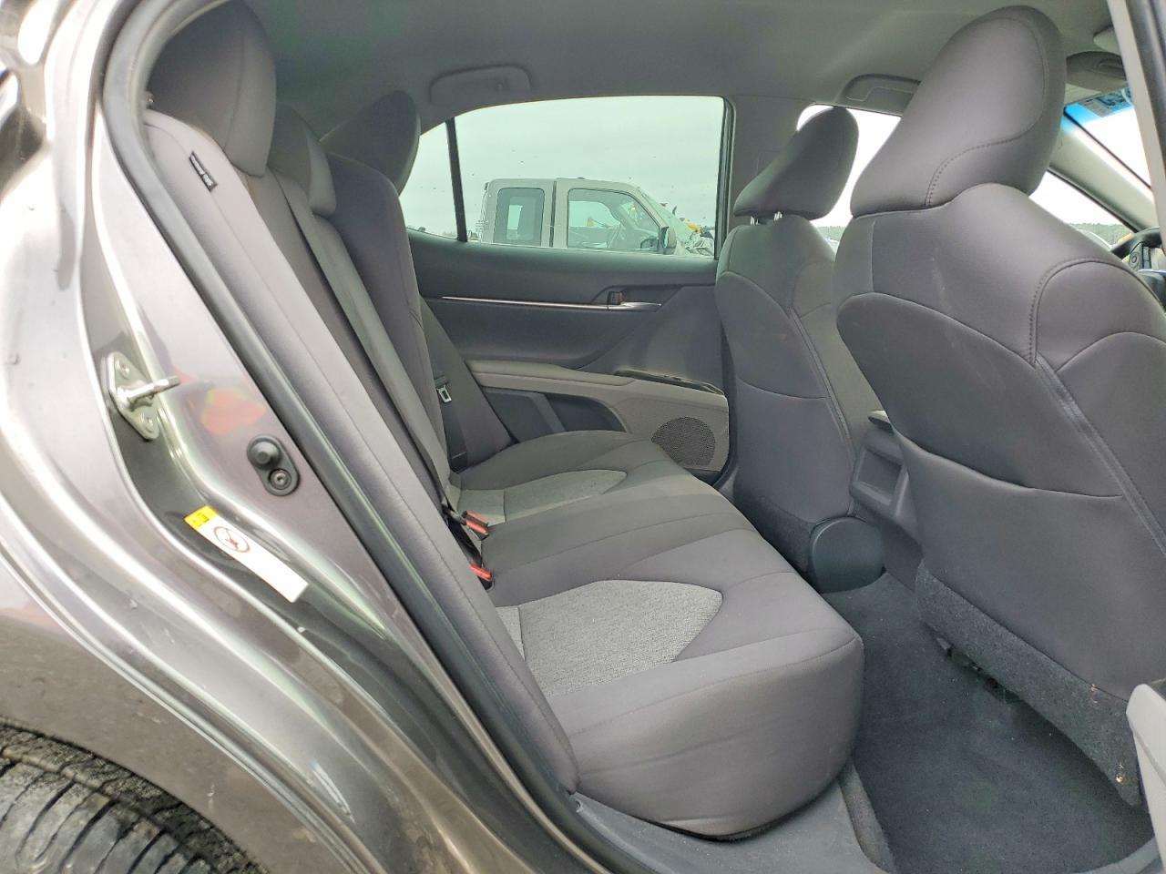 2018 Toyota Camry Le - zdjęcie 10