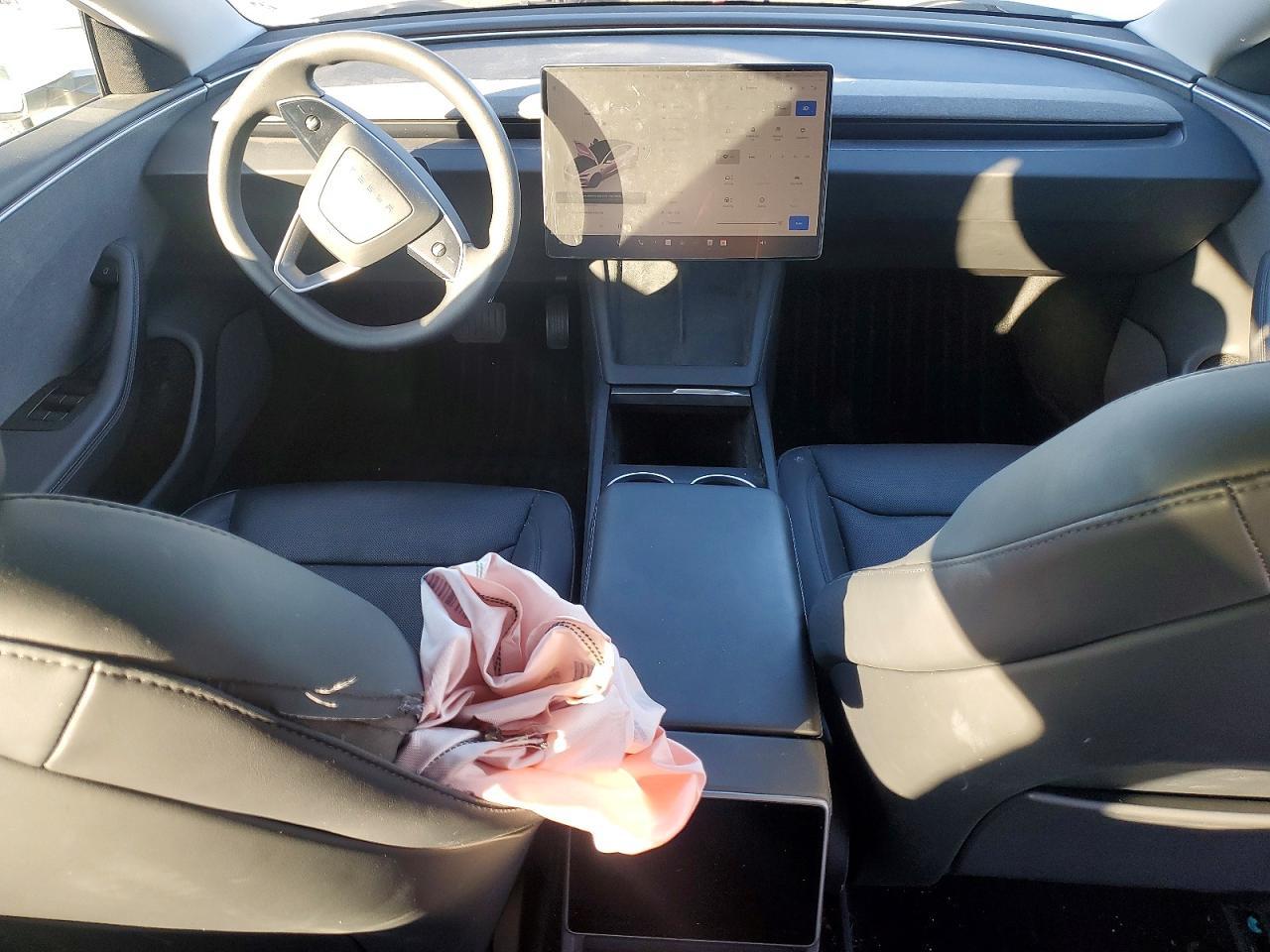 2025 Tesla Model 3 - zdjęcie 8