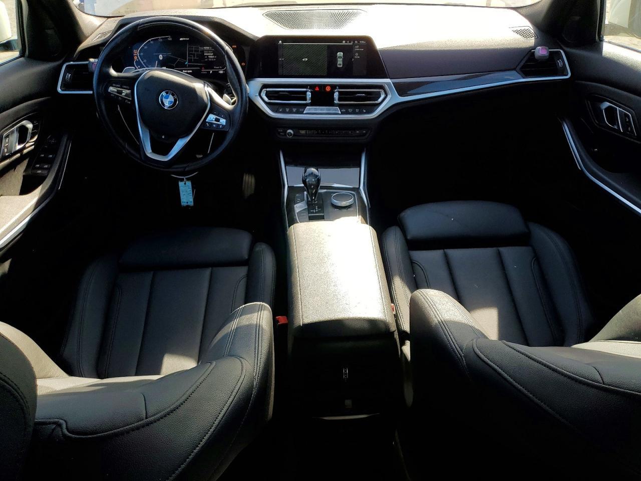 2021 BMW 330Xe - zdjęcie 8