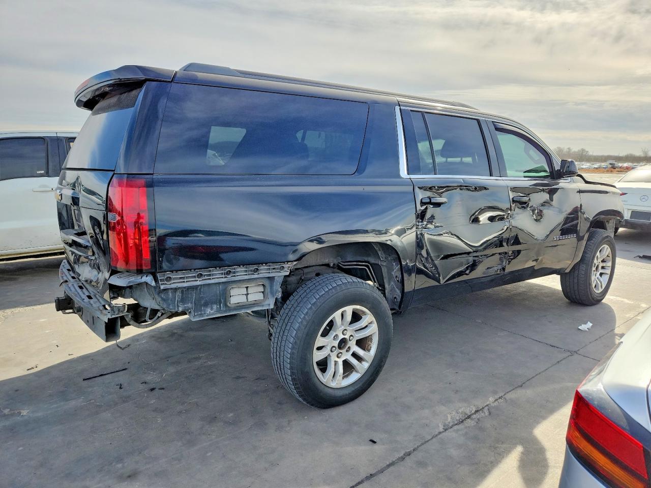 2017 Chevrolet Suburban C1500 Lt - zdjęcie 3