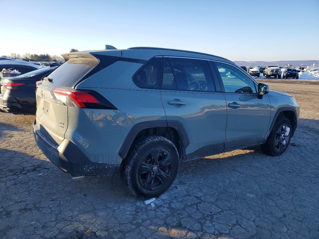 2021 Toyota Rav4 Xle - zdjęcie 3