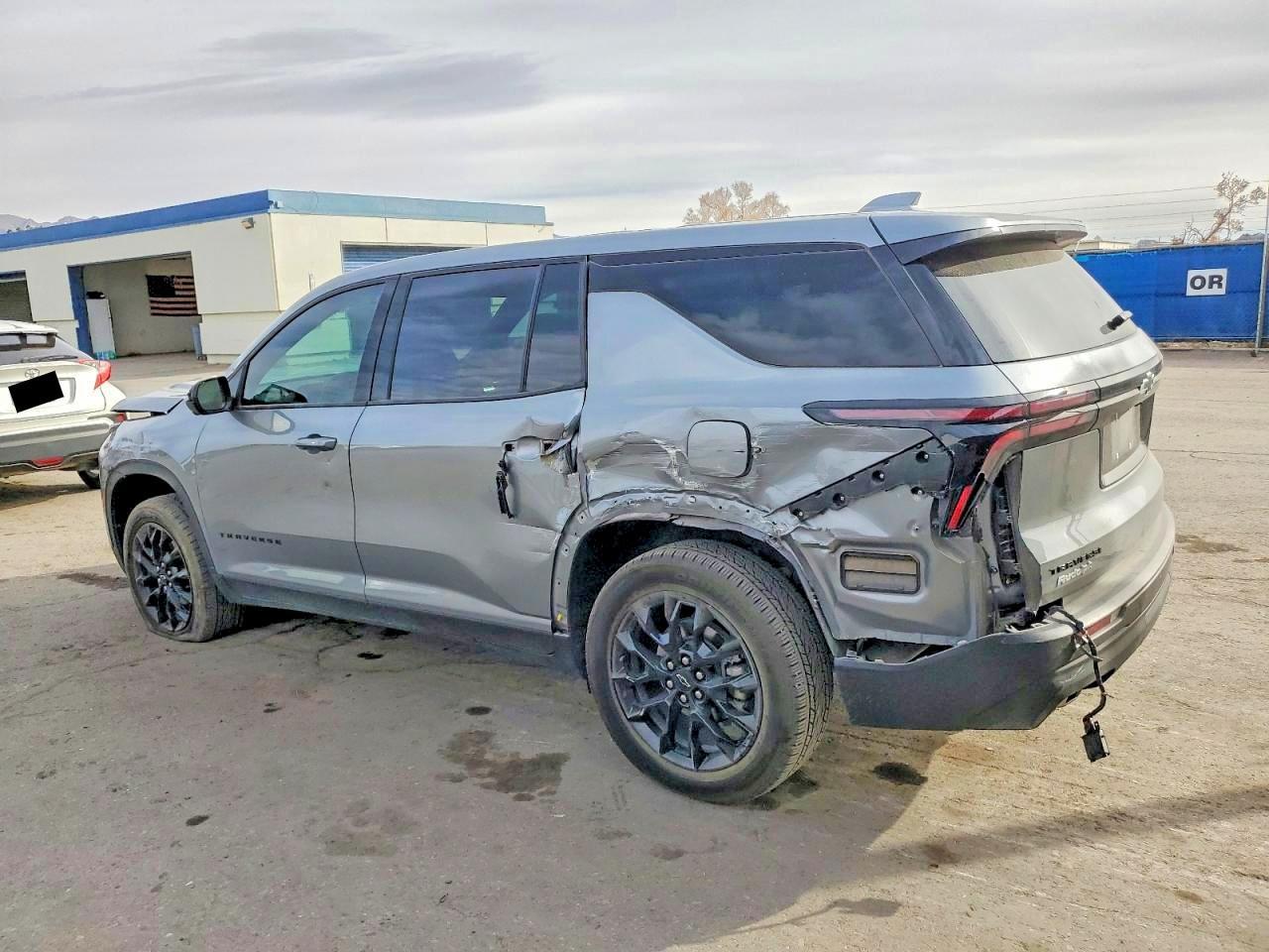 2024 Chevrolet Traverse Ls - zdjęcie 2