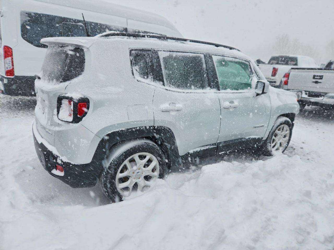 2018 Jeep Renegade Latitude - zdjęcie 3