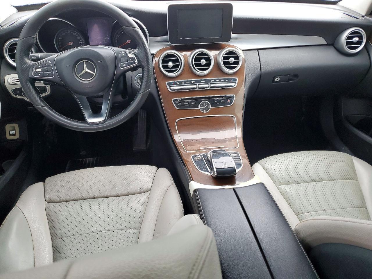 2015 Mercedes-Benz C 300 - zdjęcie 8