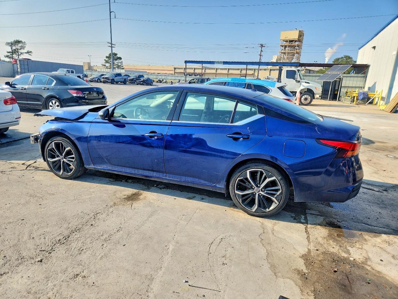 2023 Nissan Altima Sr - zdjęcie 2