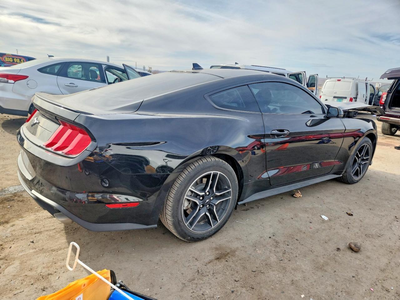 2022 Ford Mustang - zdjęcie 3