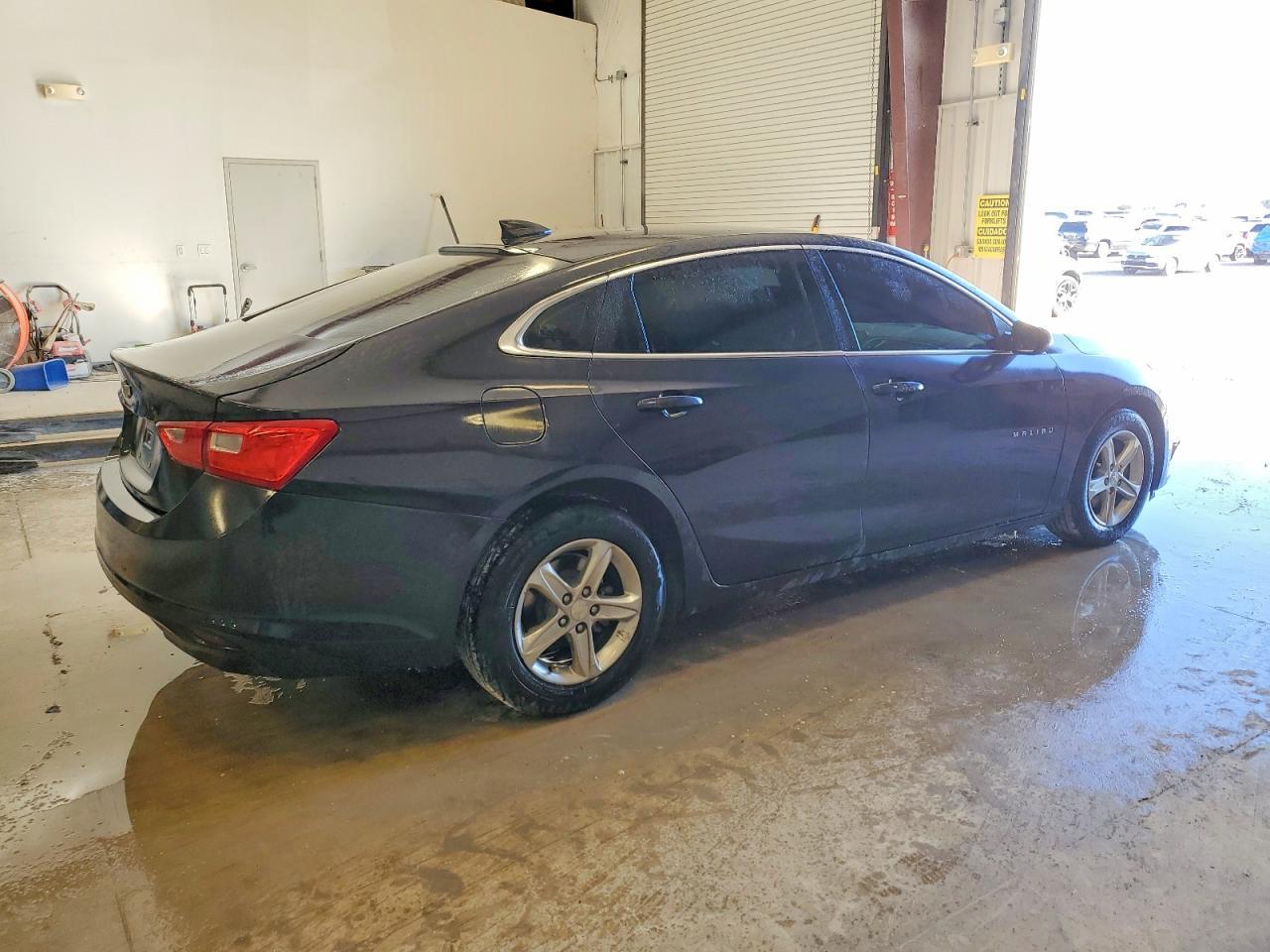 2022 Chevrolet Malibu Ls - zdjęcie 3