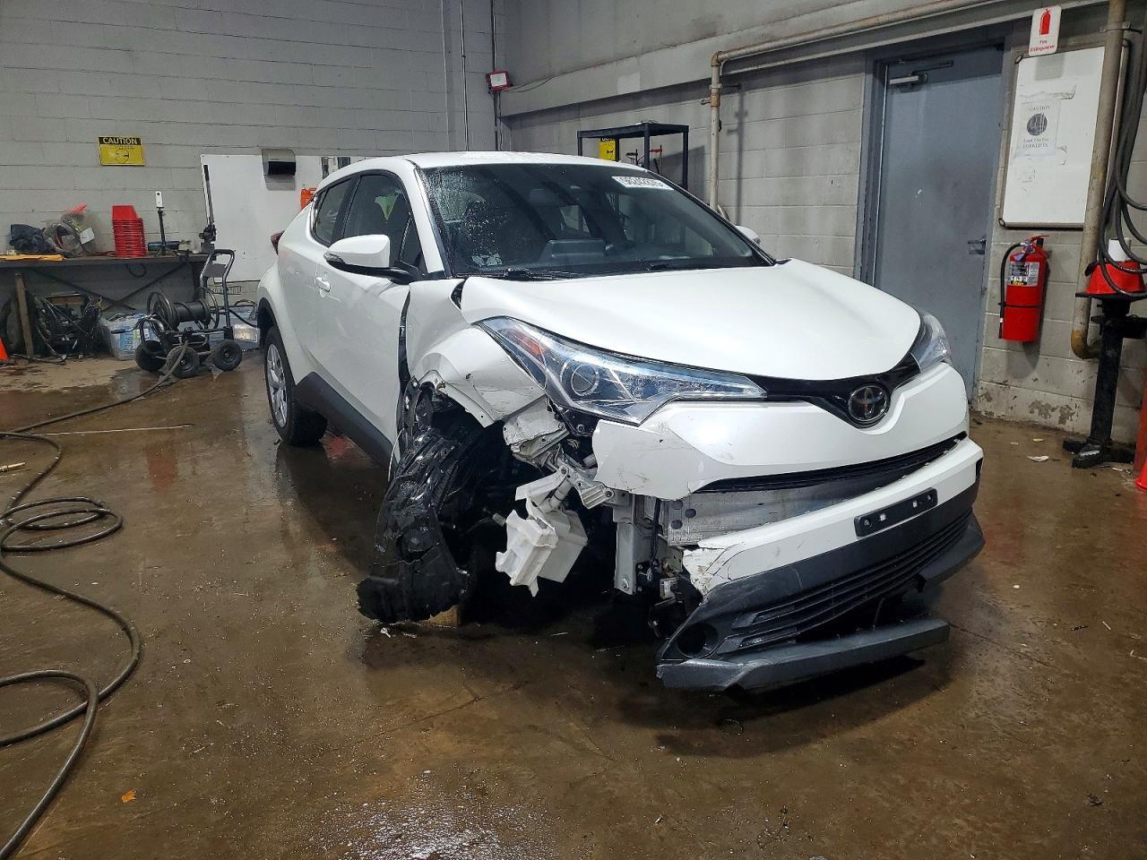 2019 Toyota C-Hr Le - zdjęcie 4