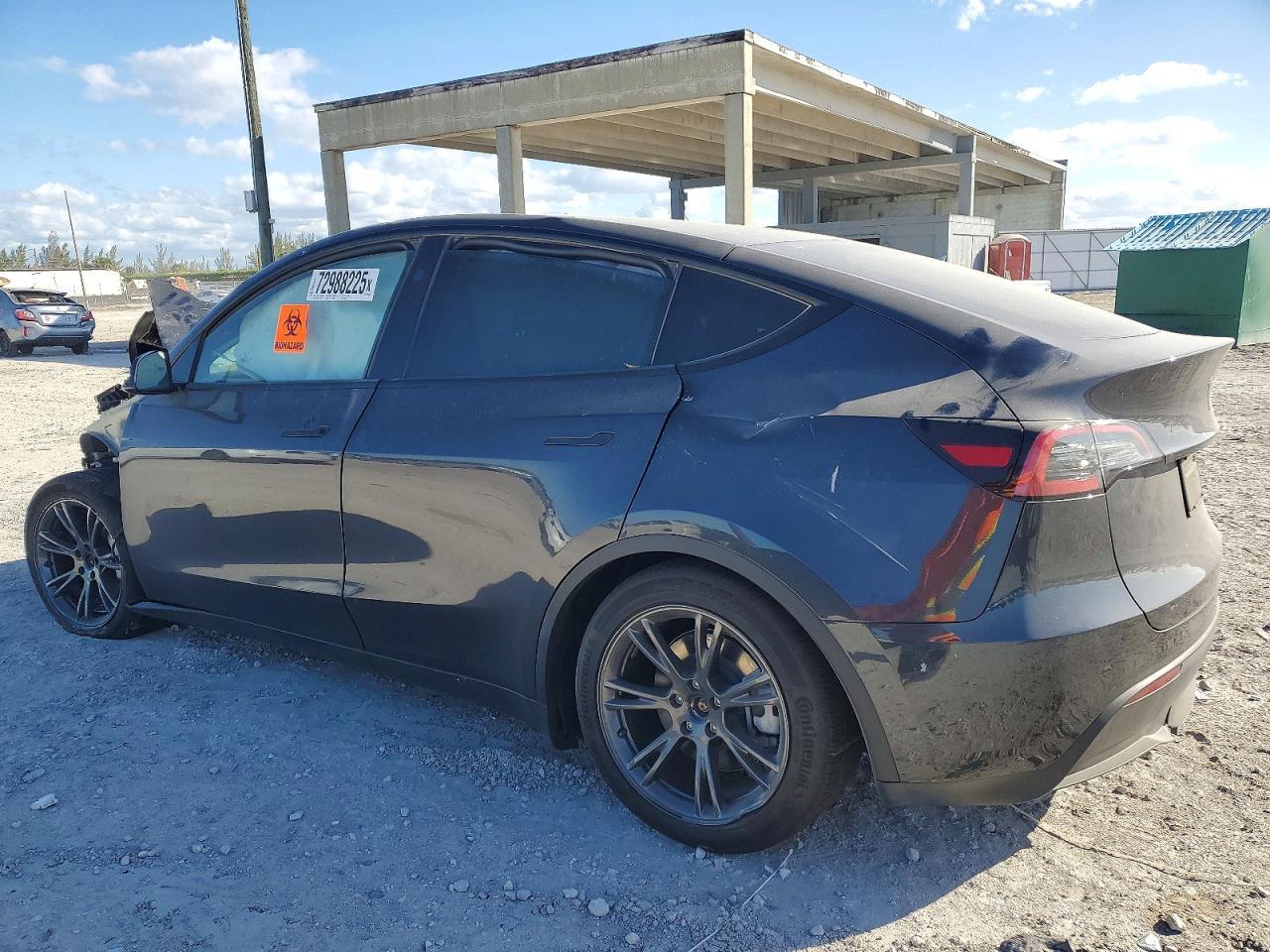 2024 Tesla Model Y - zdjęcie 2