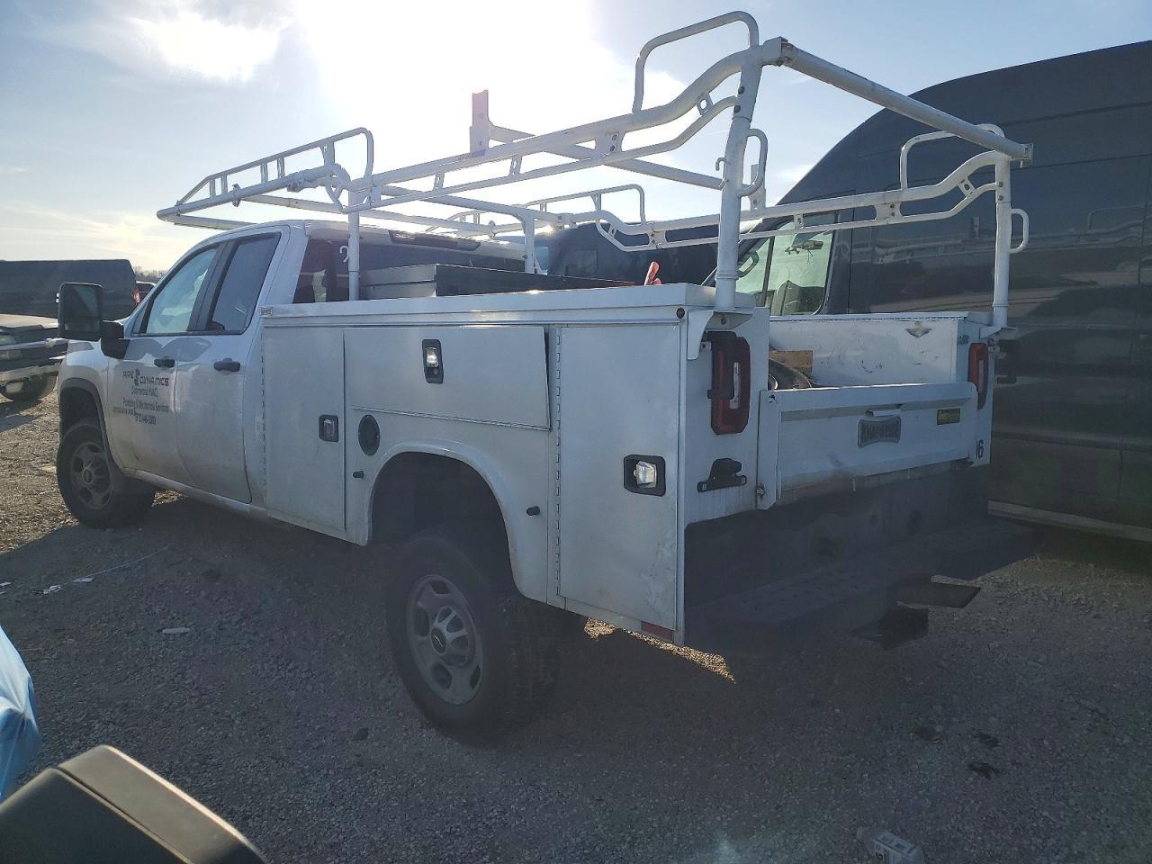 2024 Chevrolet Silverado C2500 Heavy Duty - zdjęcie 2