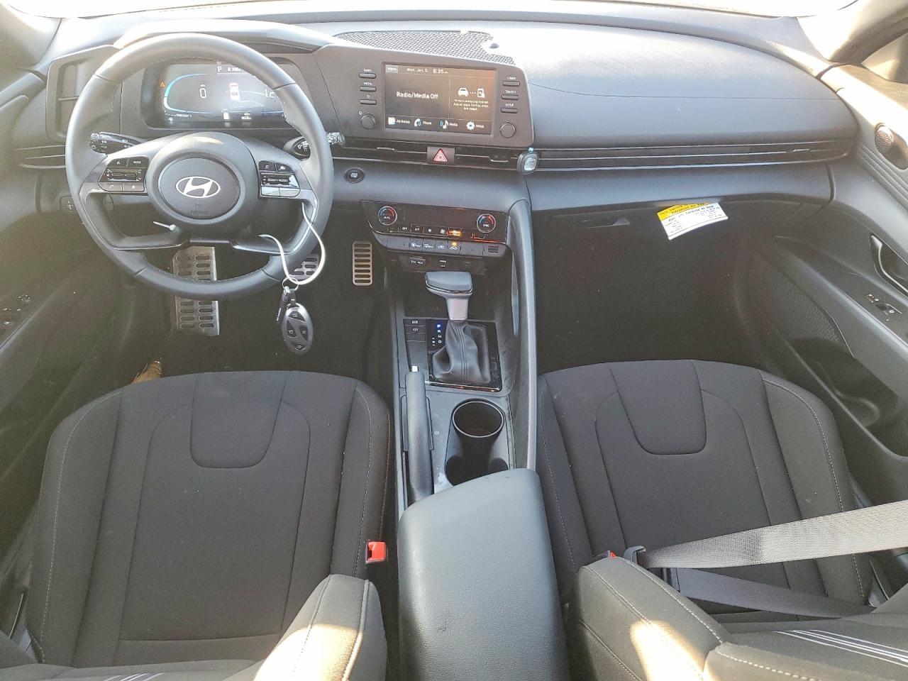 2025 Hyundai Elantra Sel Sport - zdjęcie 8