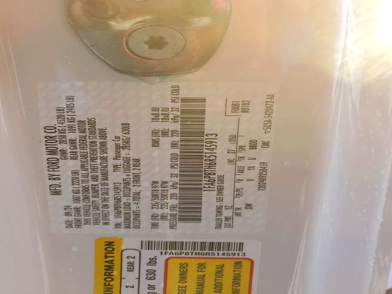 2024 Ford Mustang - zdjęcie 12