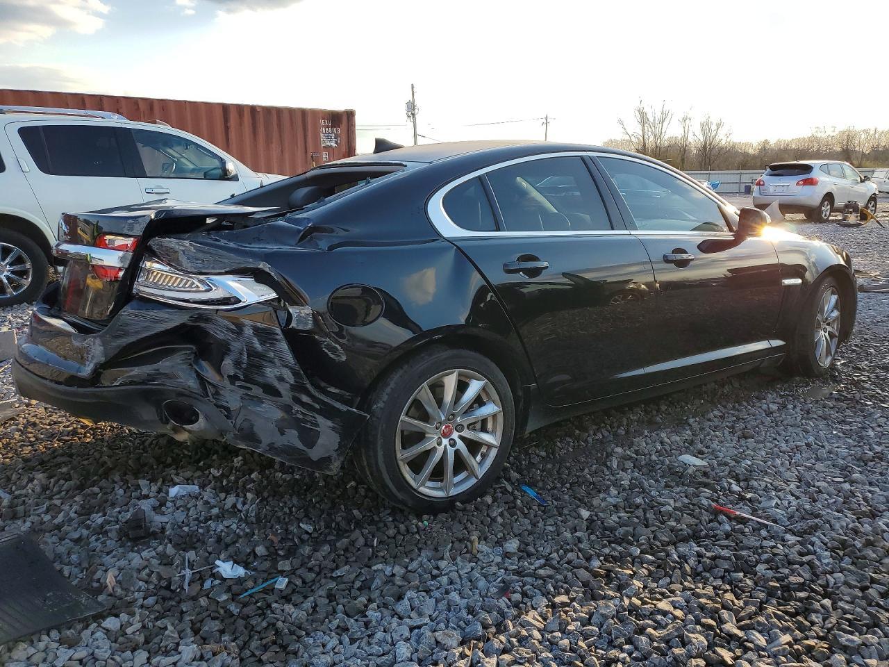 2014 Jaguar Xf - zdjęcie 3