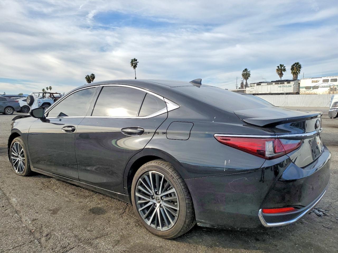 2025 Lexus Es 300H Base - zdjęcie 2
