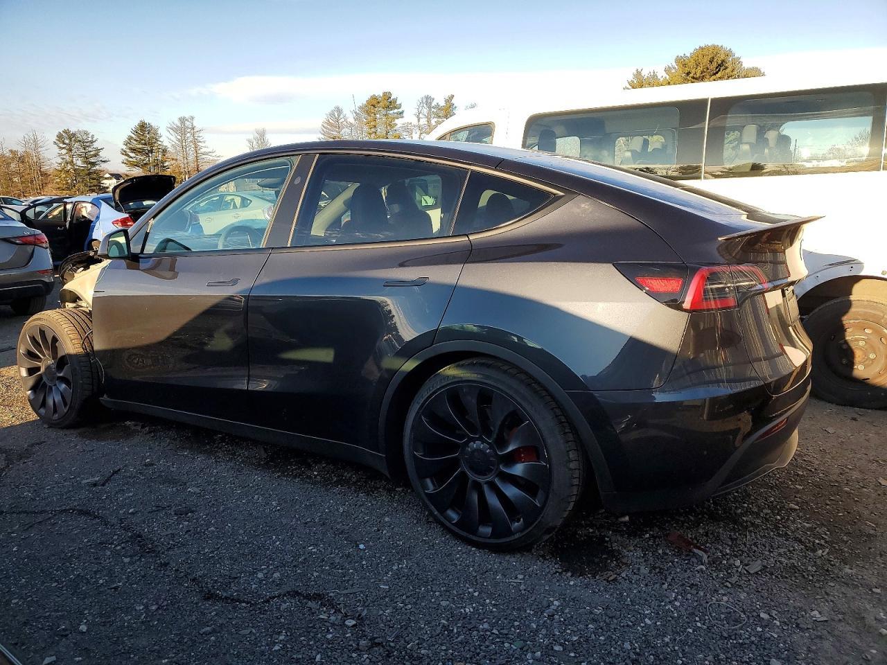 2024 Tesla Model Y - zdjęcie 2