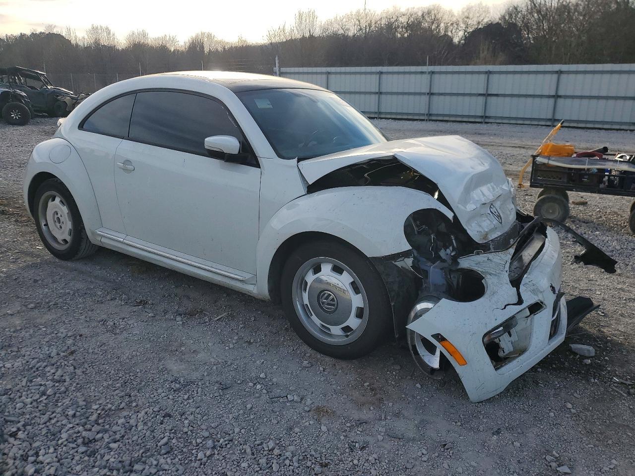 2018 Volkswagen Beetle S - zdjęcie 4