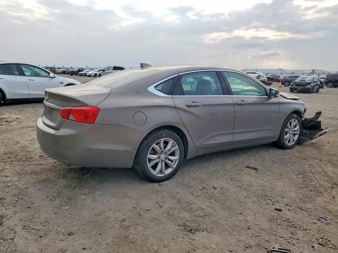 2019 Chevrolet Impala Lt - zdjęcie 3