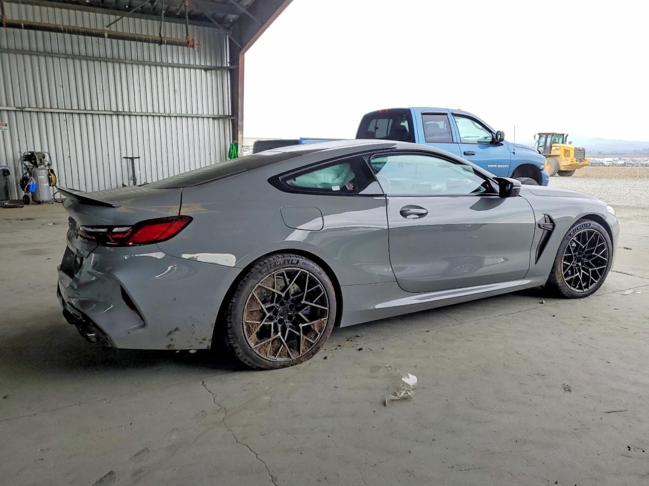 2022 BMW M8 - zdjęcie 3