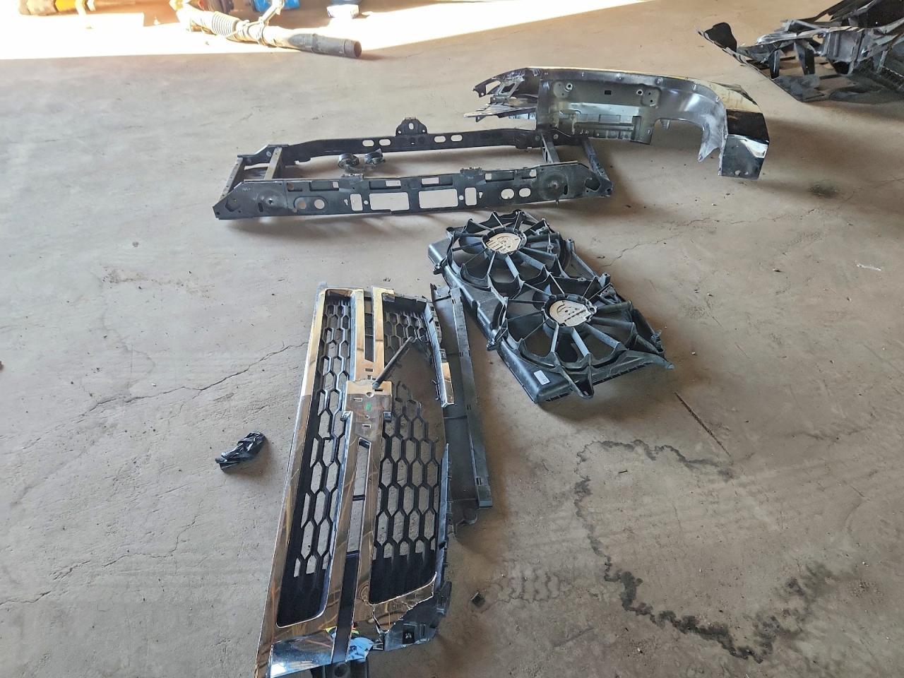 2020 Chevrolet Suburban C1500 Lt - zdjęcie 13