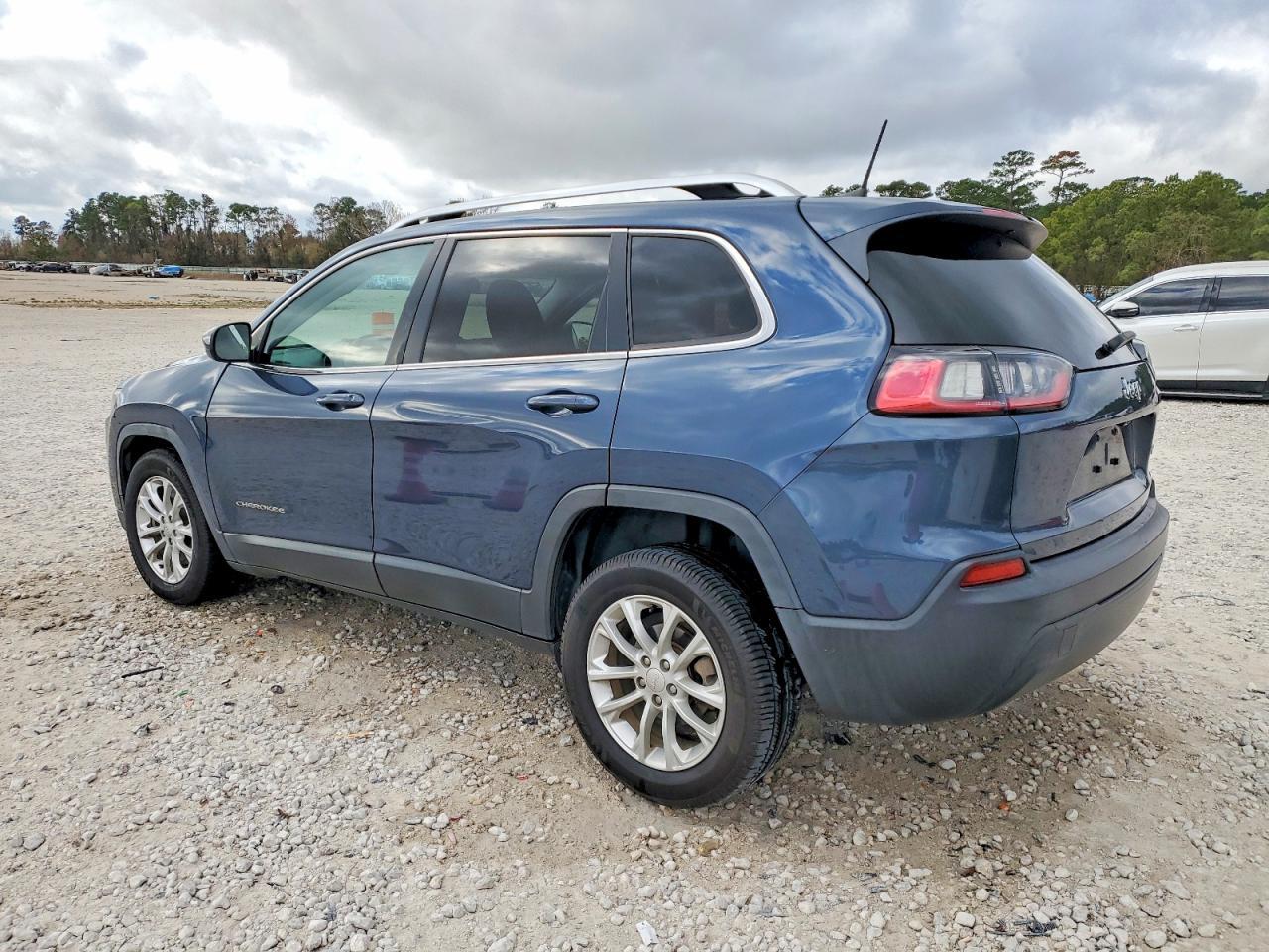2019 Jeep Cherokee Latitude - zdjęcie 2