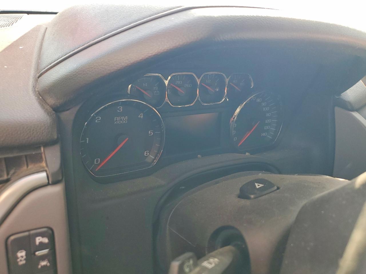 2018 Chevrolet Suburban C1500 Lt - zdjęcie 9