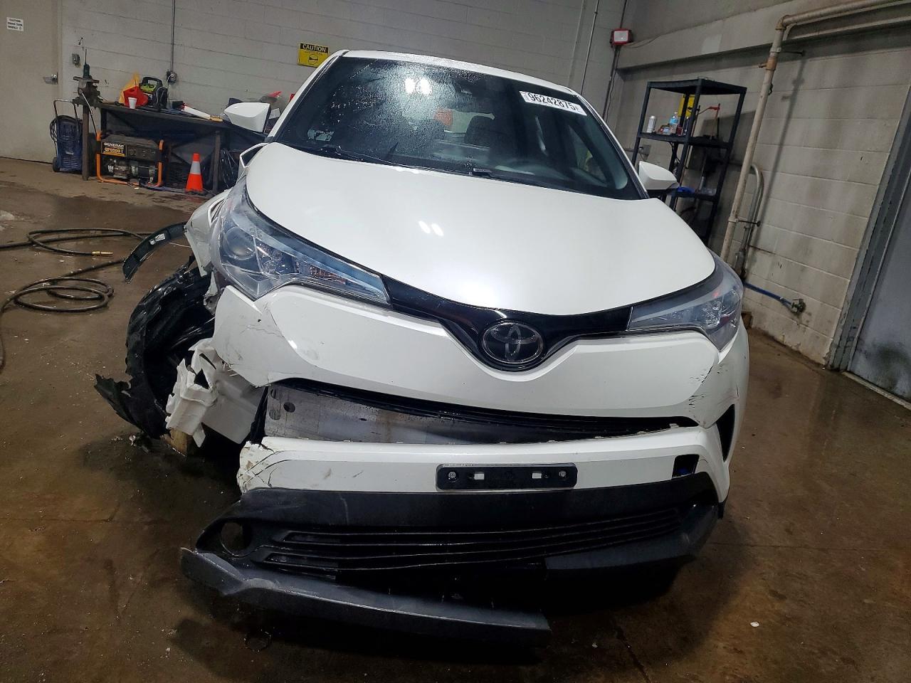 2019 Toyota C-Hr Le - zdjęcie 5