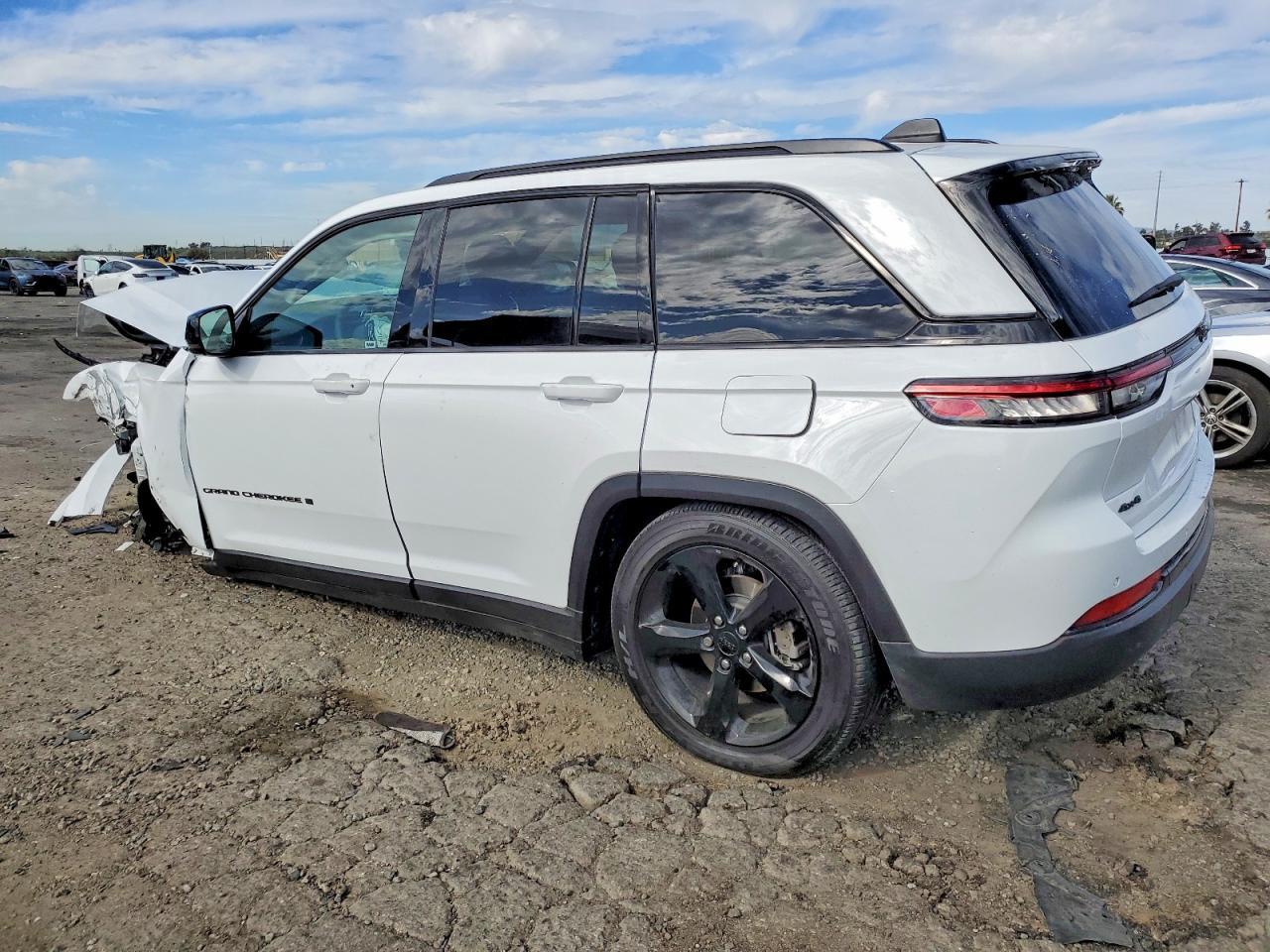 2025 Jeep Grand Cherokee Laredo - zdjęcie 2