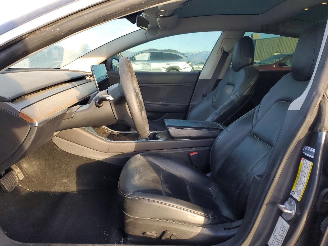 2019 Tesla Model 3 - zdjęcie 7