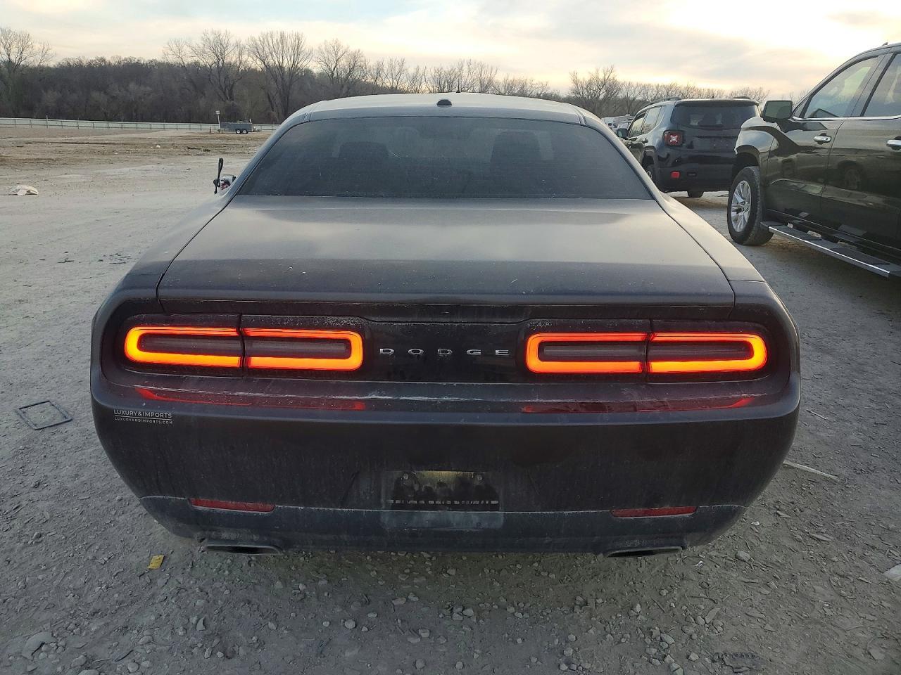 2016 Dodge Challenger Sxt - zdjęcie 6