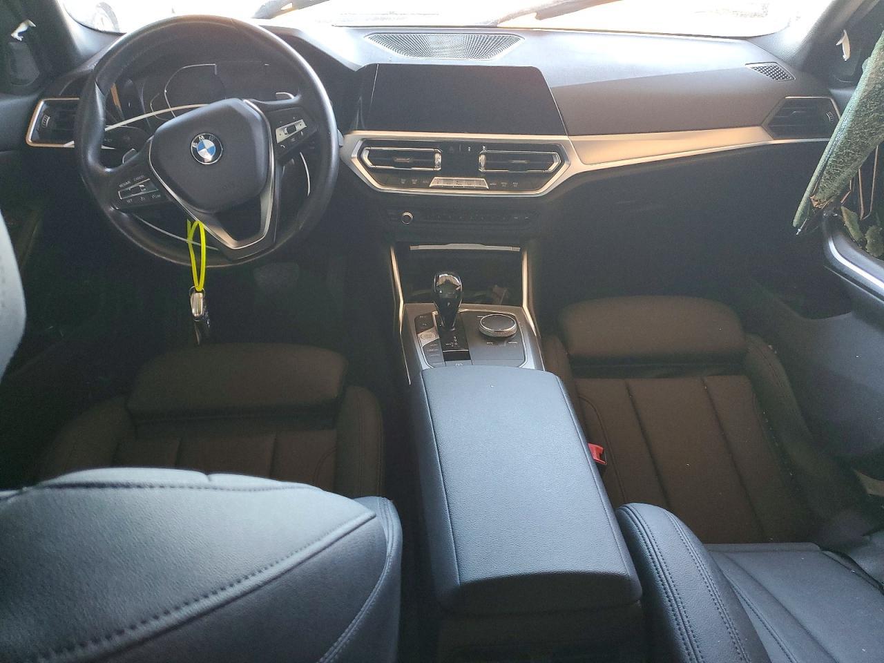 2021 BMW 330I - zdjęcie 8